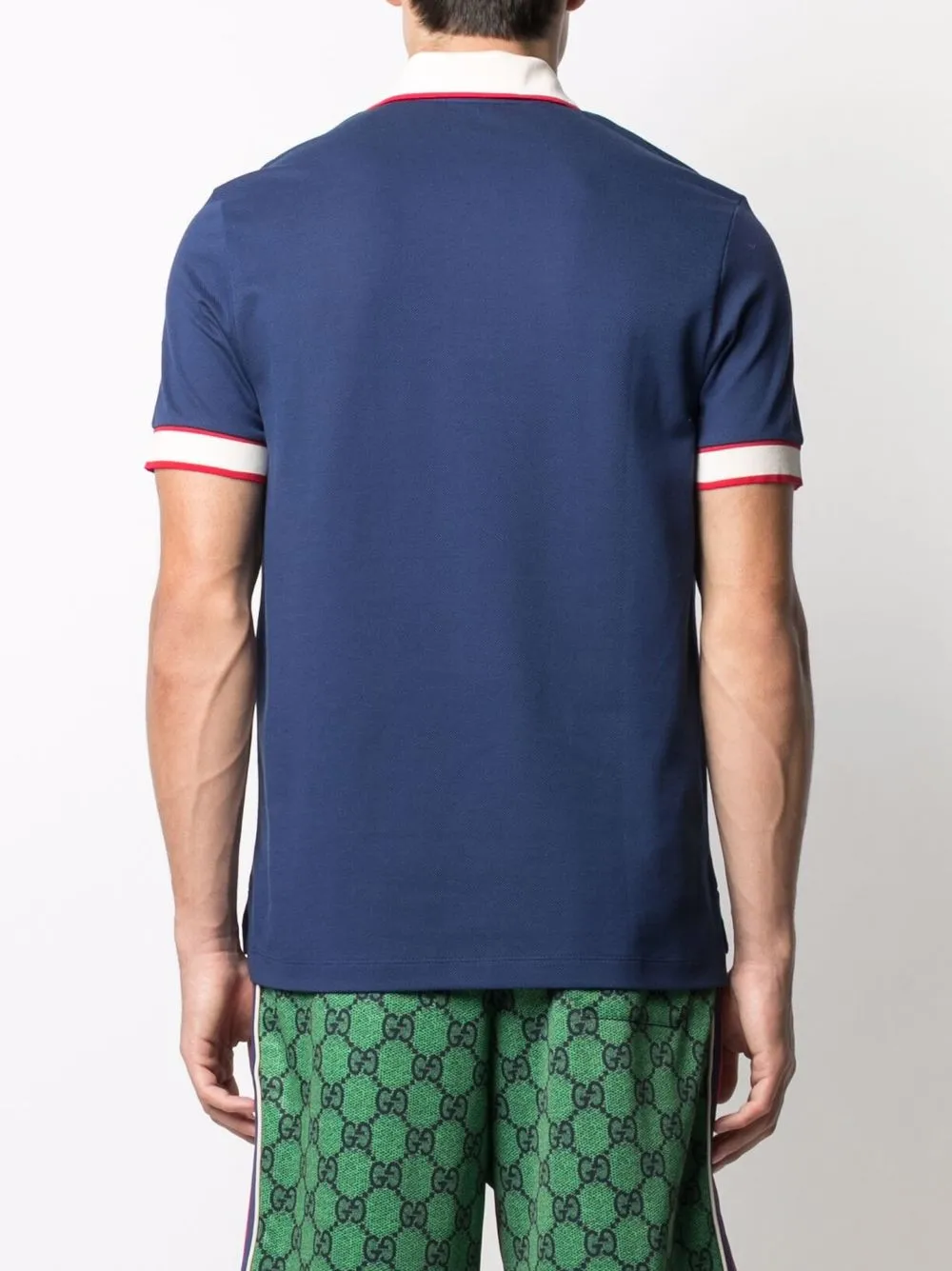 фото Gucci рубашка поло с короткими рукавами и нашивкой-логотипом