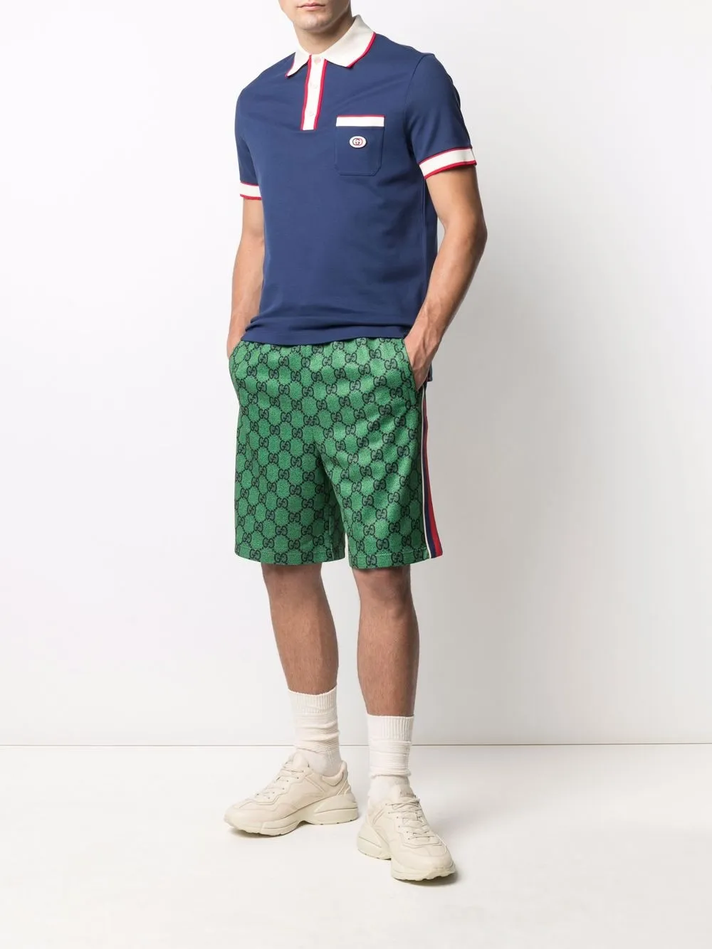 фото Gucci рубашка поло с короткими рукавами и нашивкой-логотипом
