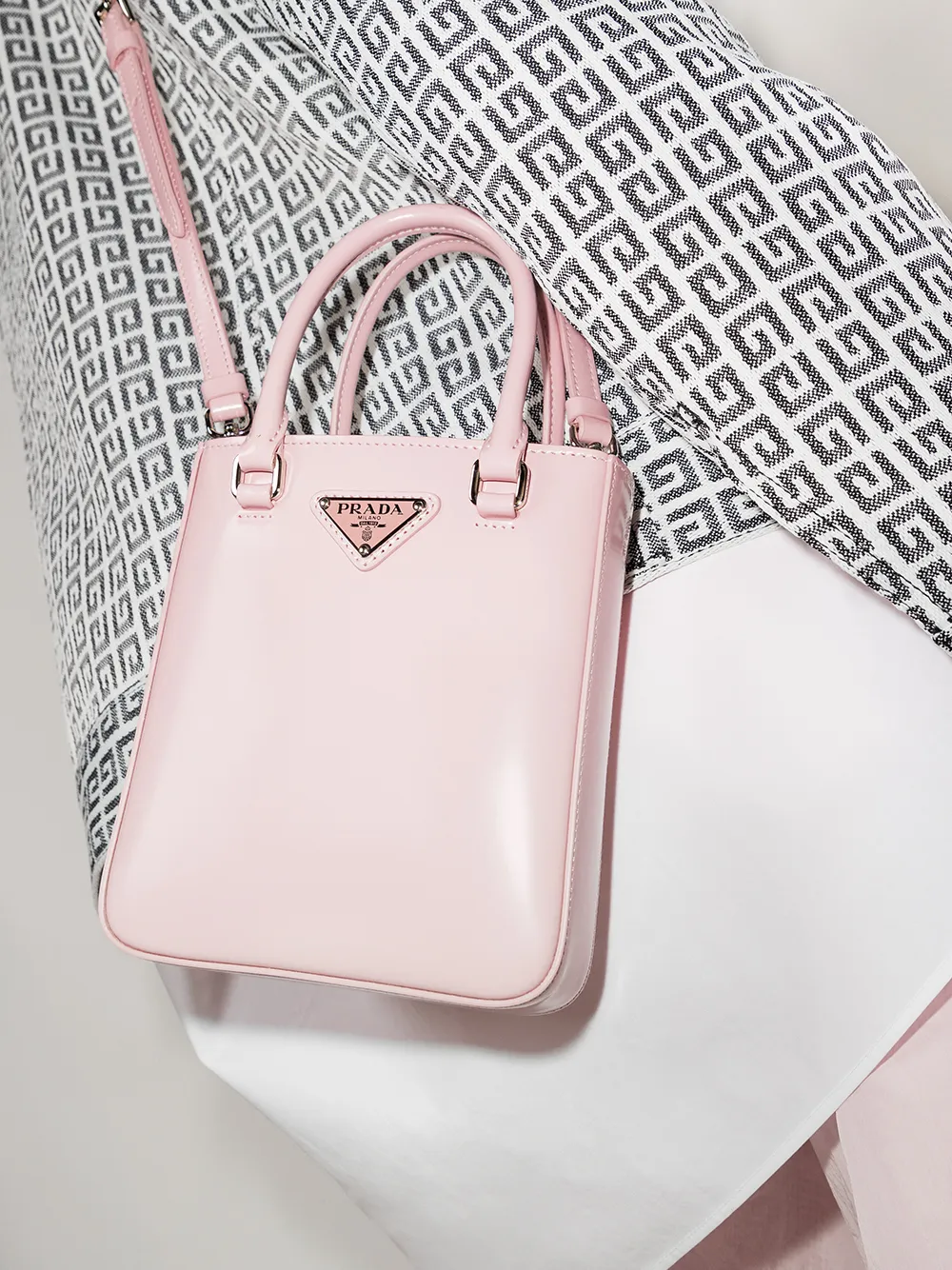 Bild 2 von Prada Kleine Handtasche mit Logo-Schild