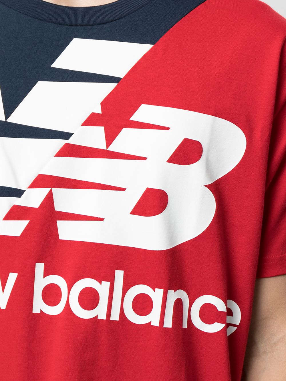 фото New balance футболка с графичным принтом