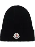 Moncler logo-patch knitted beanie - Black