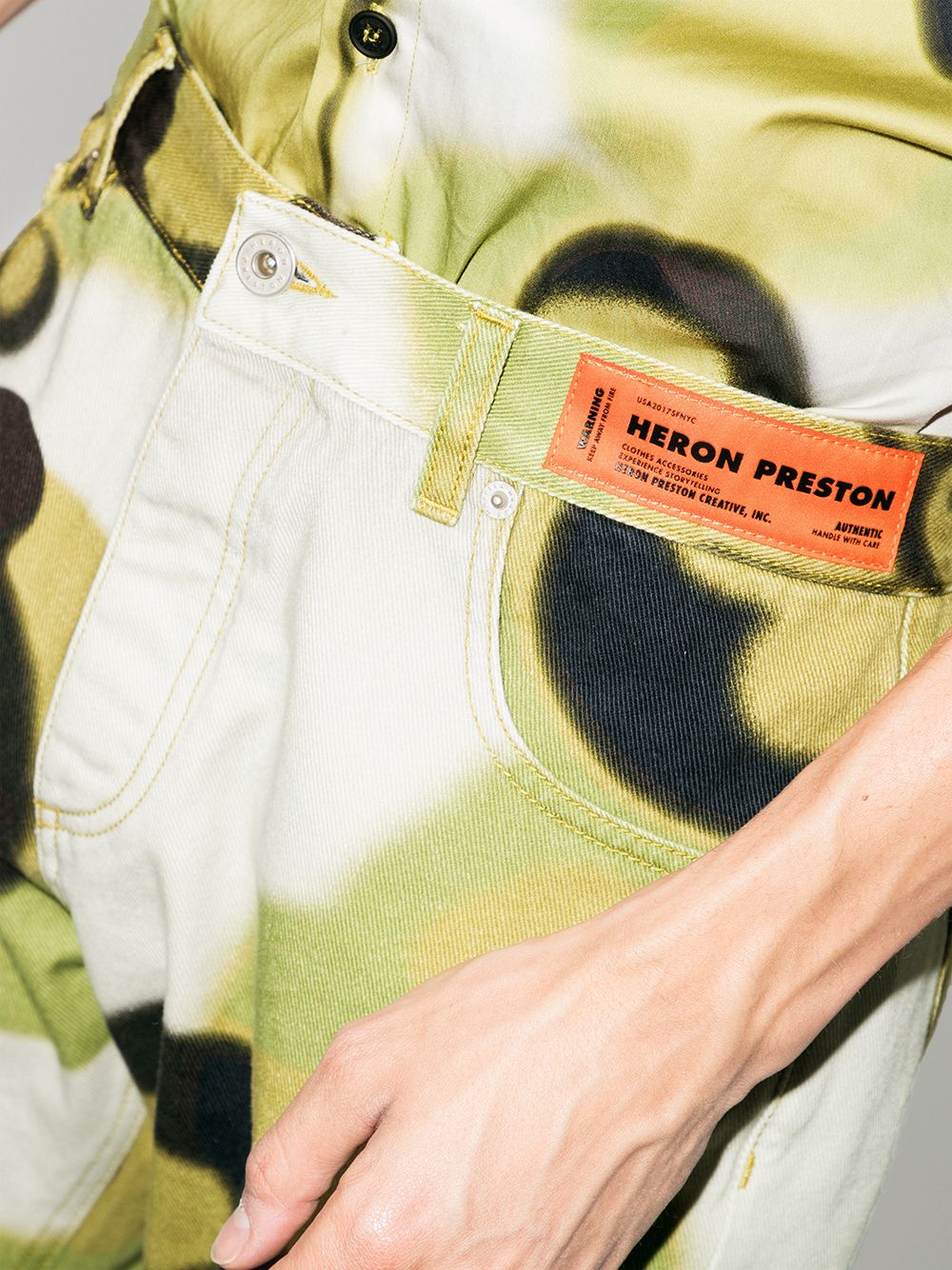 фото Heron preston джинсы с камуфляжным принтом