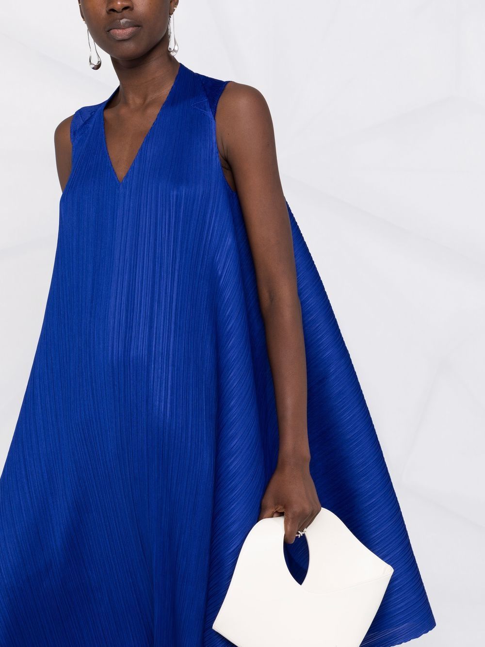 фото Pleats please issey miyake плиссированное платье с v-образным вырезом