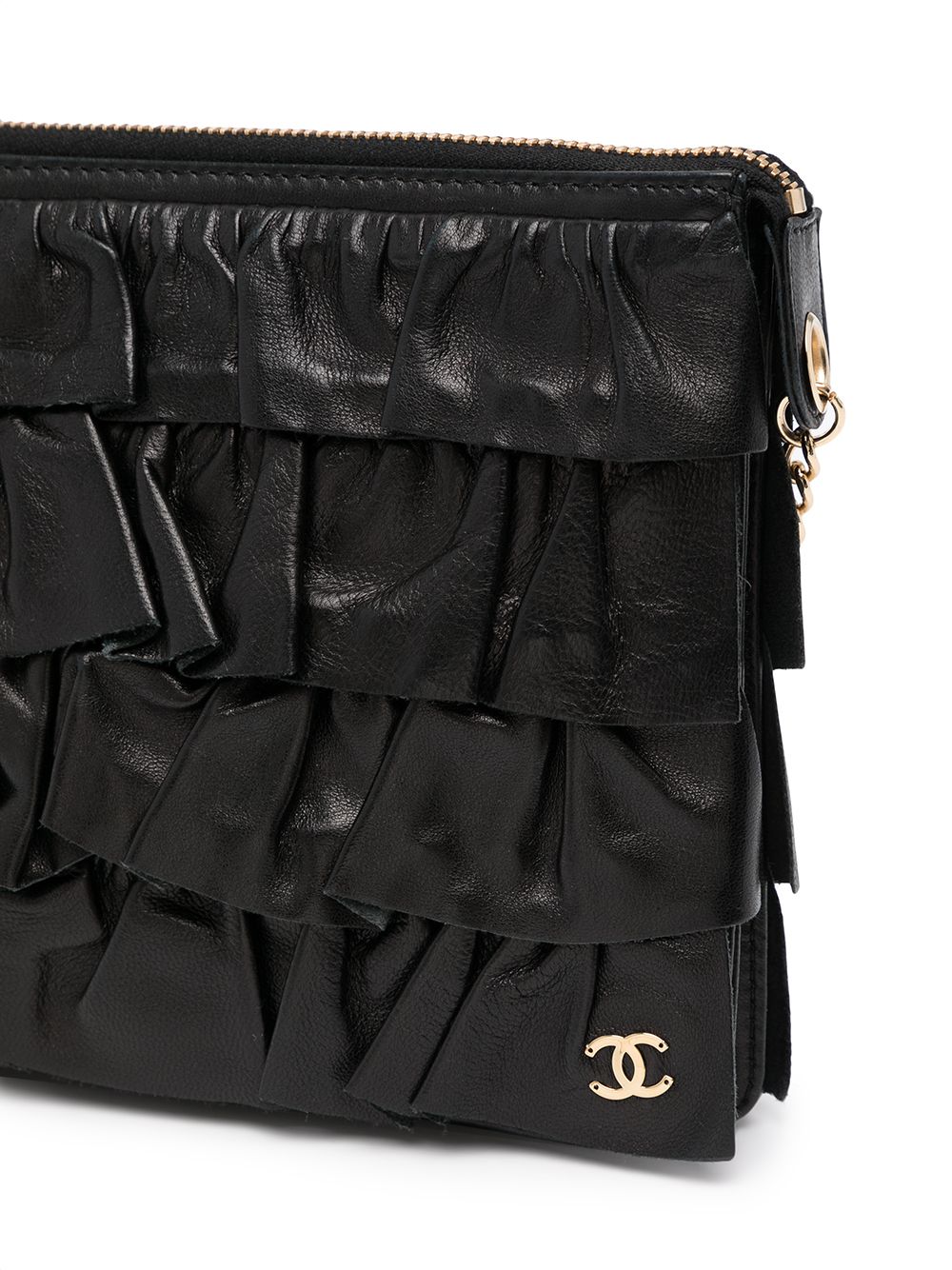фото Chanel pre-owned сумка 2002-го года с ремнем-цепочкой и сборками