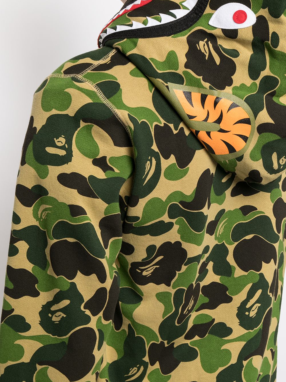 фото A bathing ape® худи на молнии с камуфляжным принтом