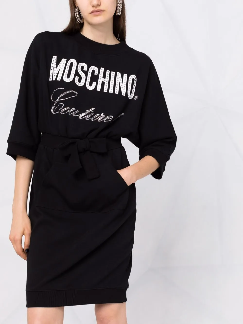 фото Moschino платье из джерси с логотипом и кристаллами