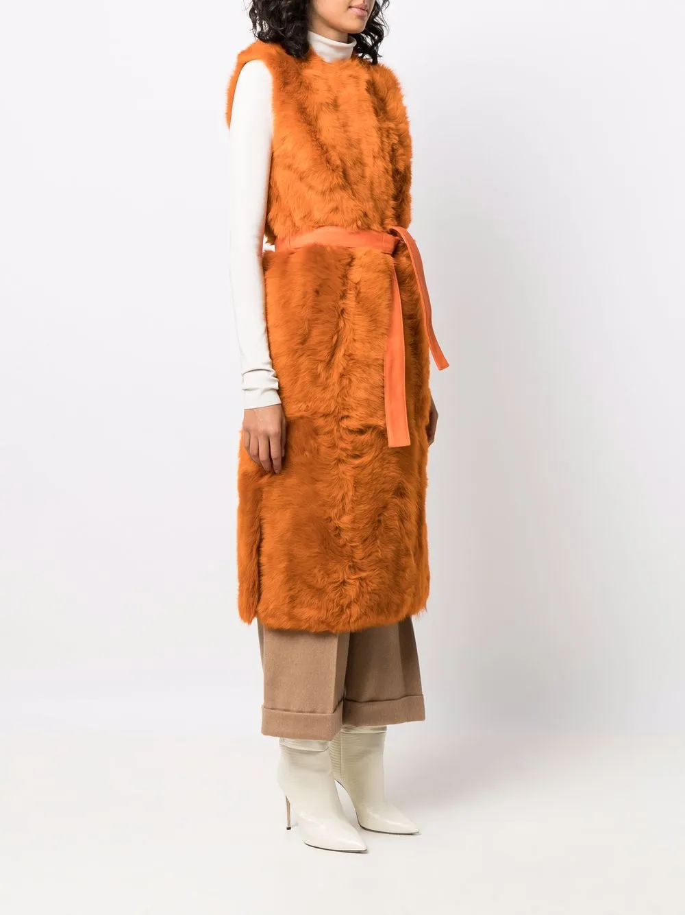 фото Yves salomon длинный жилет с мехом ягненка