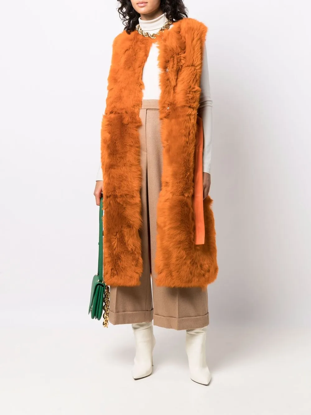 фото Yves salomon длинный жилет с мехом ягненка