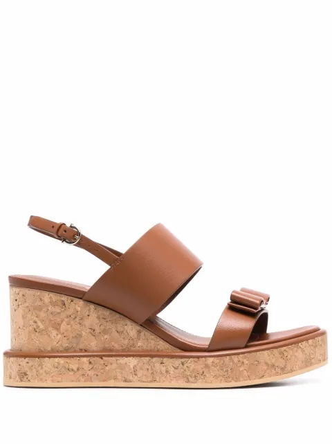 Ferragamo صندل 'فارا' بربطة وكعب سميك متصل 55 ملم