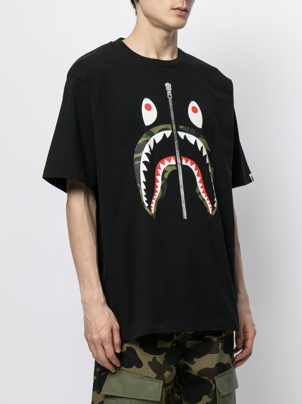 фото A bathing ape® футболка desert camo shark