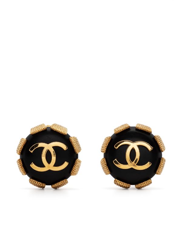 Chanel Pre-Owned 1994 CC button earrings - FARFETCH