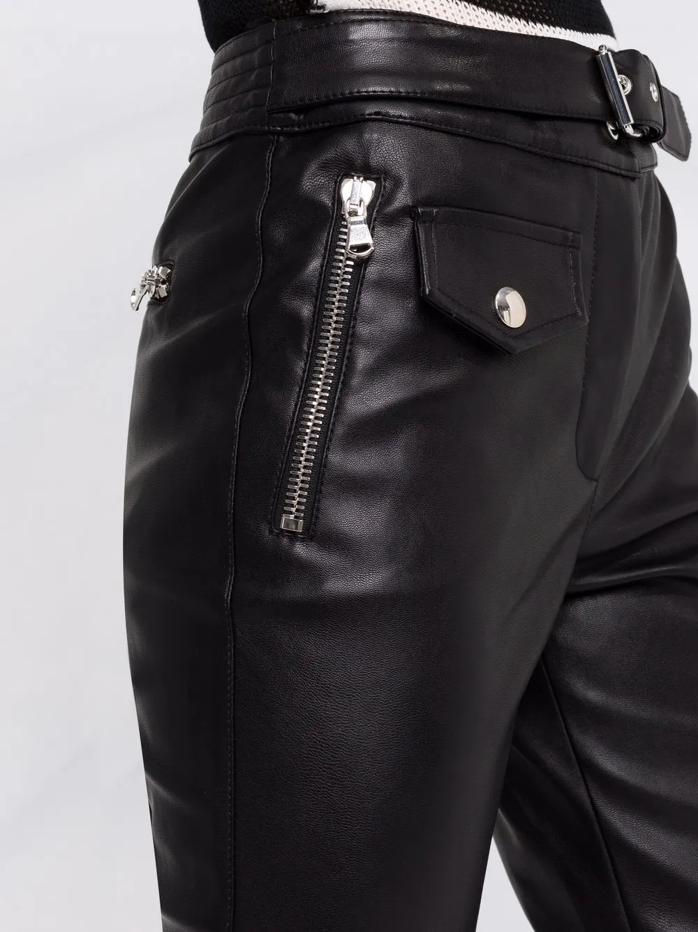 фото Moschino брюки кроя слим из искусственной кожи