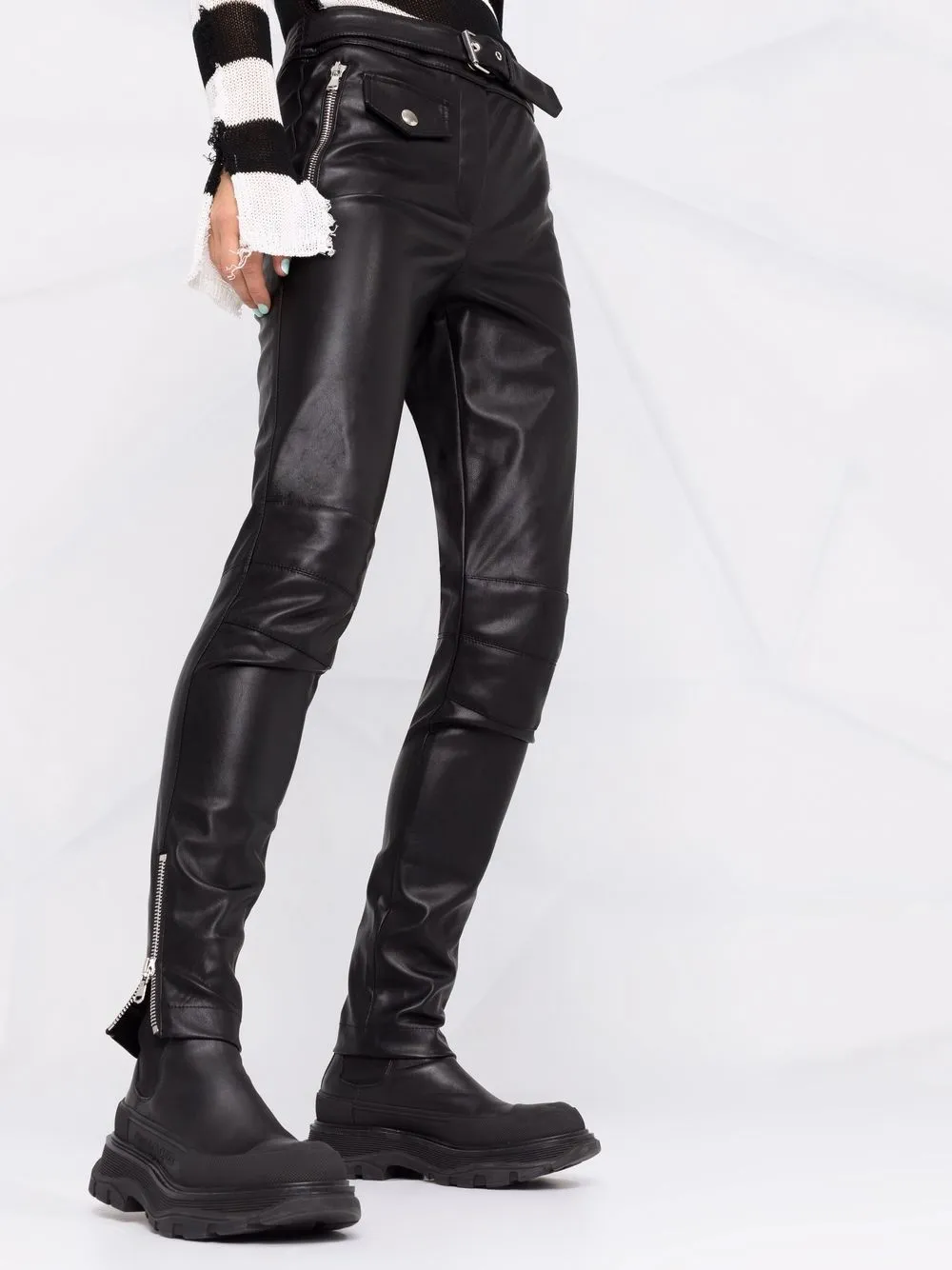 фото Moschino брюки кроя слим из искусственной кожи