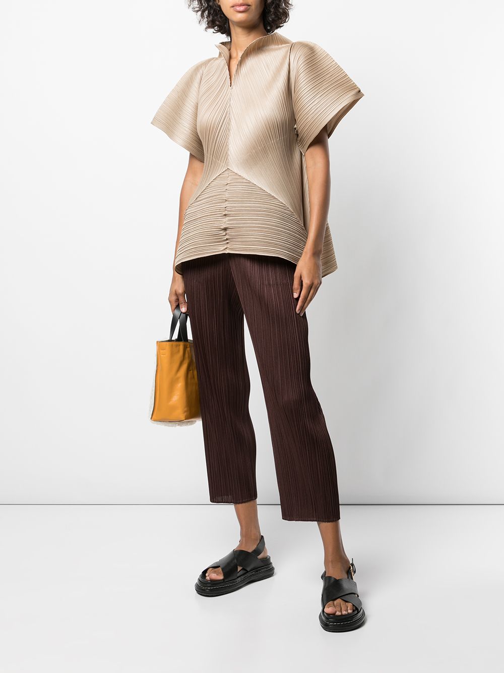 фото Pleats please issey miyake структурированный топ с плиссировкой