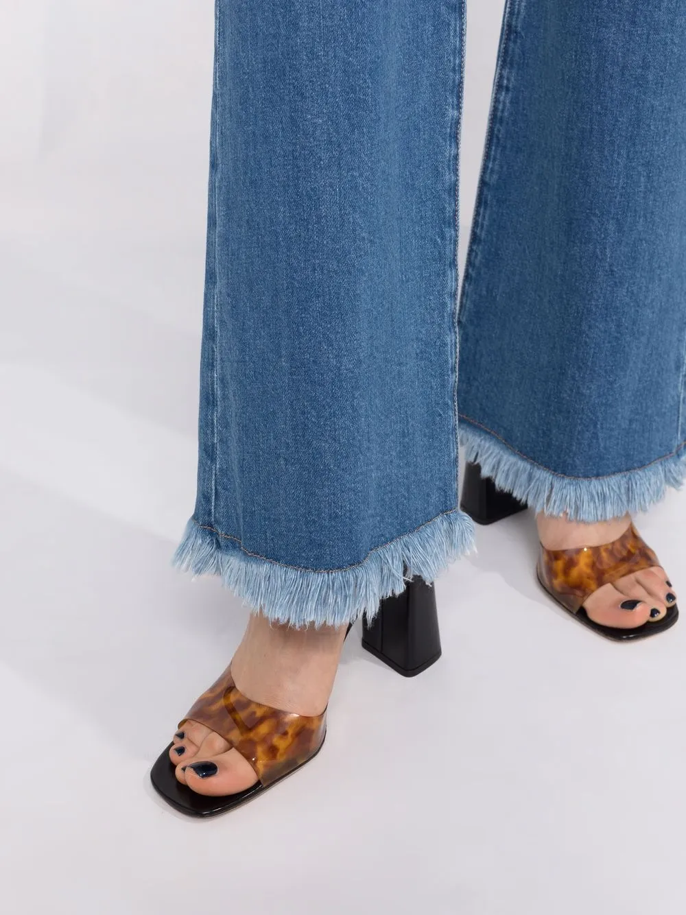 фото Alice+olivia расклешенные джинсы с завышенной талией