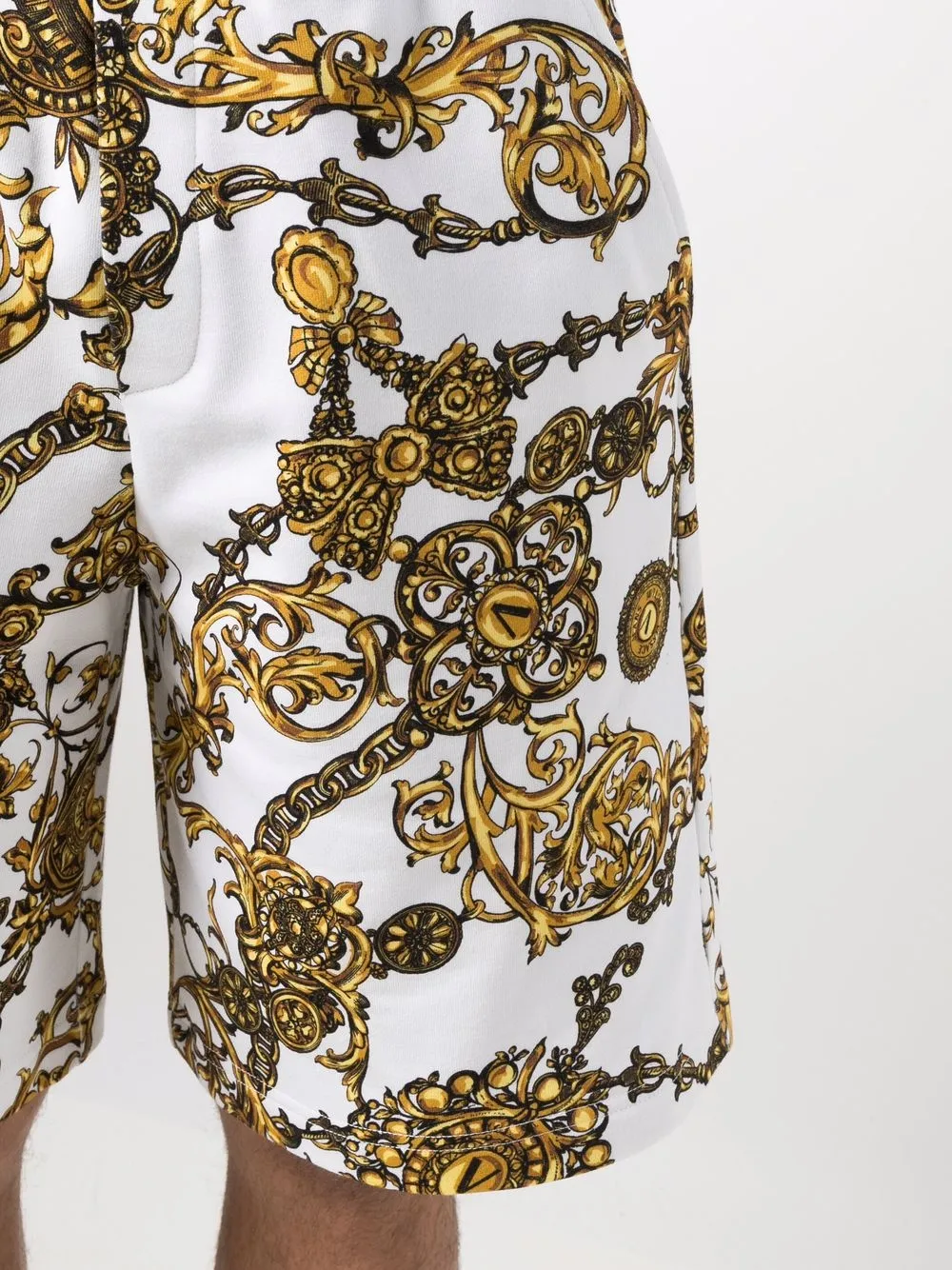 фото Versace jeans couture шорты с принтом barocco