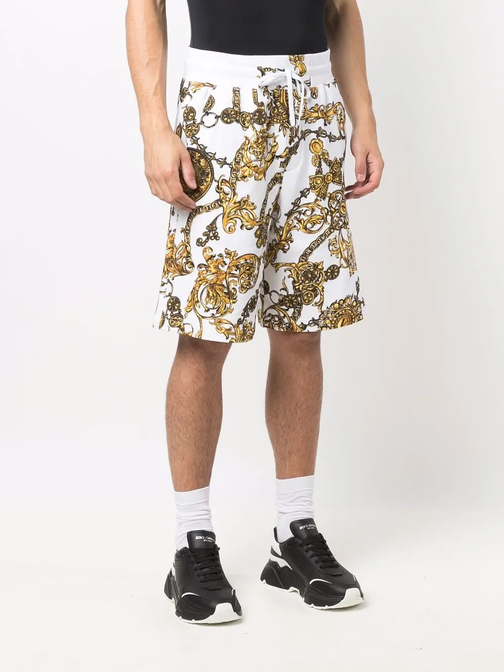 фото Versace jeans couture шорты с принтом barocco