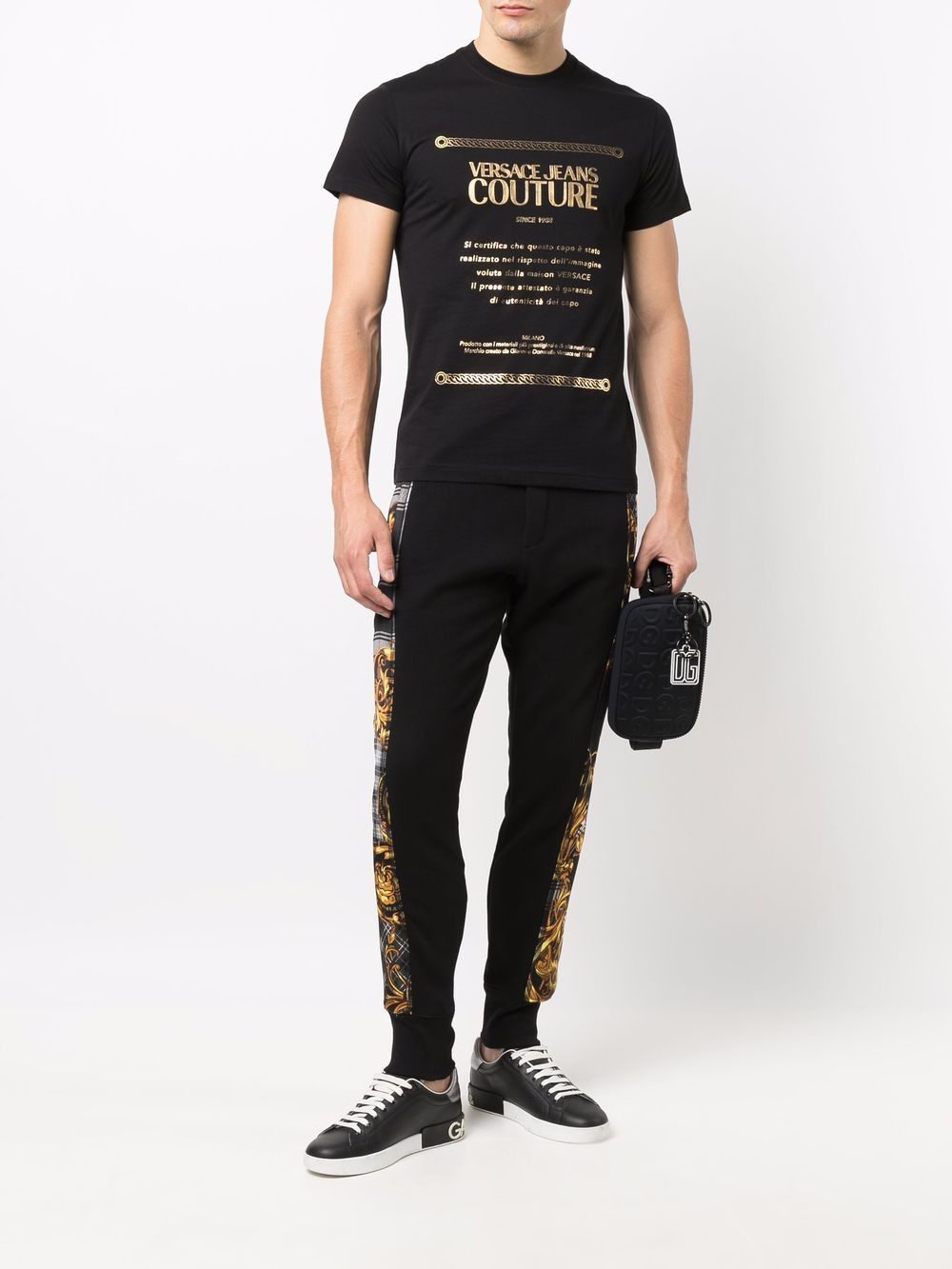 Shop Versace Jeans Couture Logo-print Cotton T-shirt In Schwarz