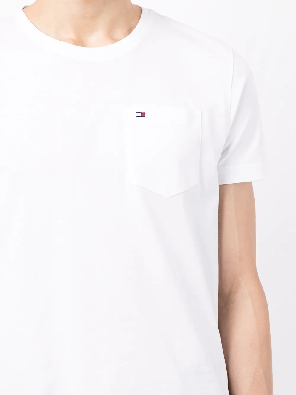 фото Tommy hilfiger футболка с карманом и вышивкой