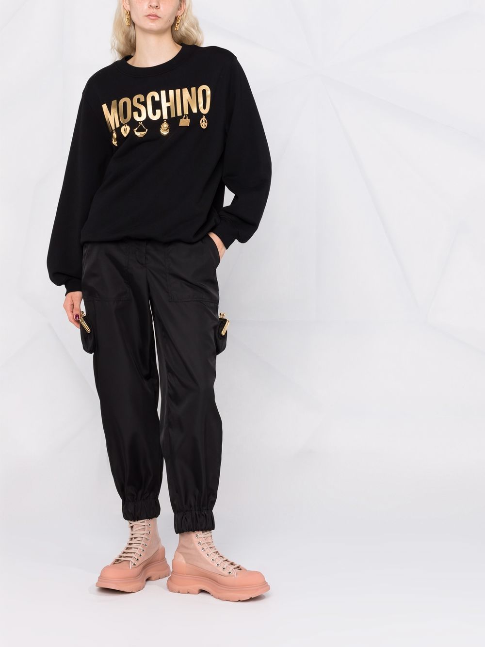 фото Moschino толстовка с логотипом и подвесками
