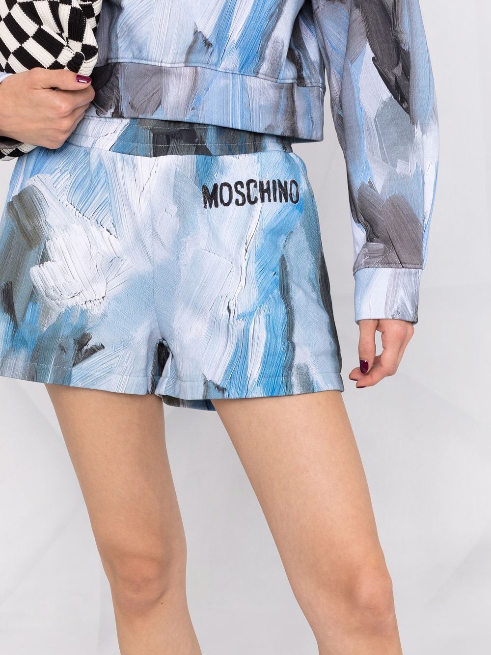 фото Moschino спортивные шорты с абстрактным принтом