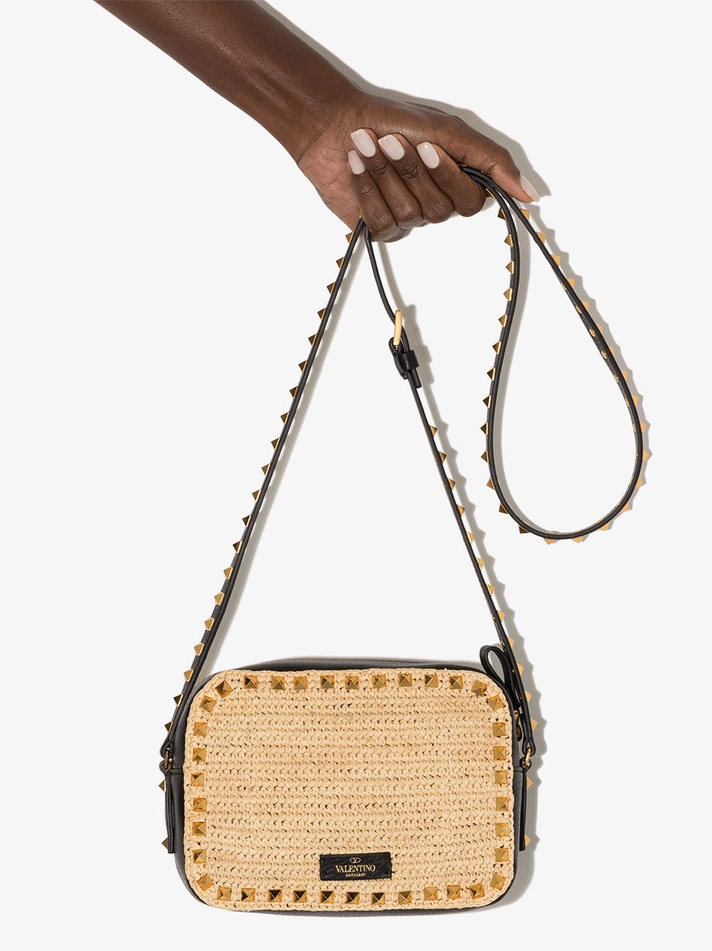 фото Valentino garavani rockstud straw crossbody bag