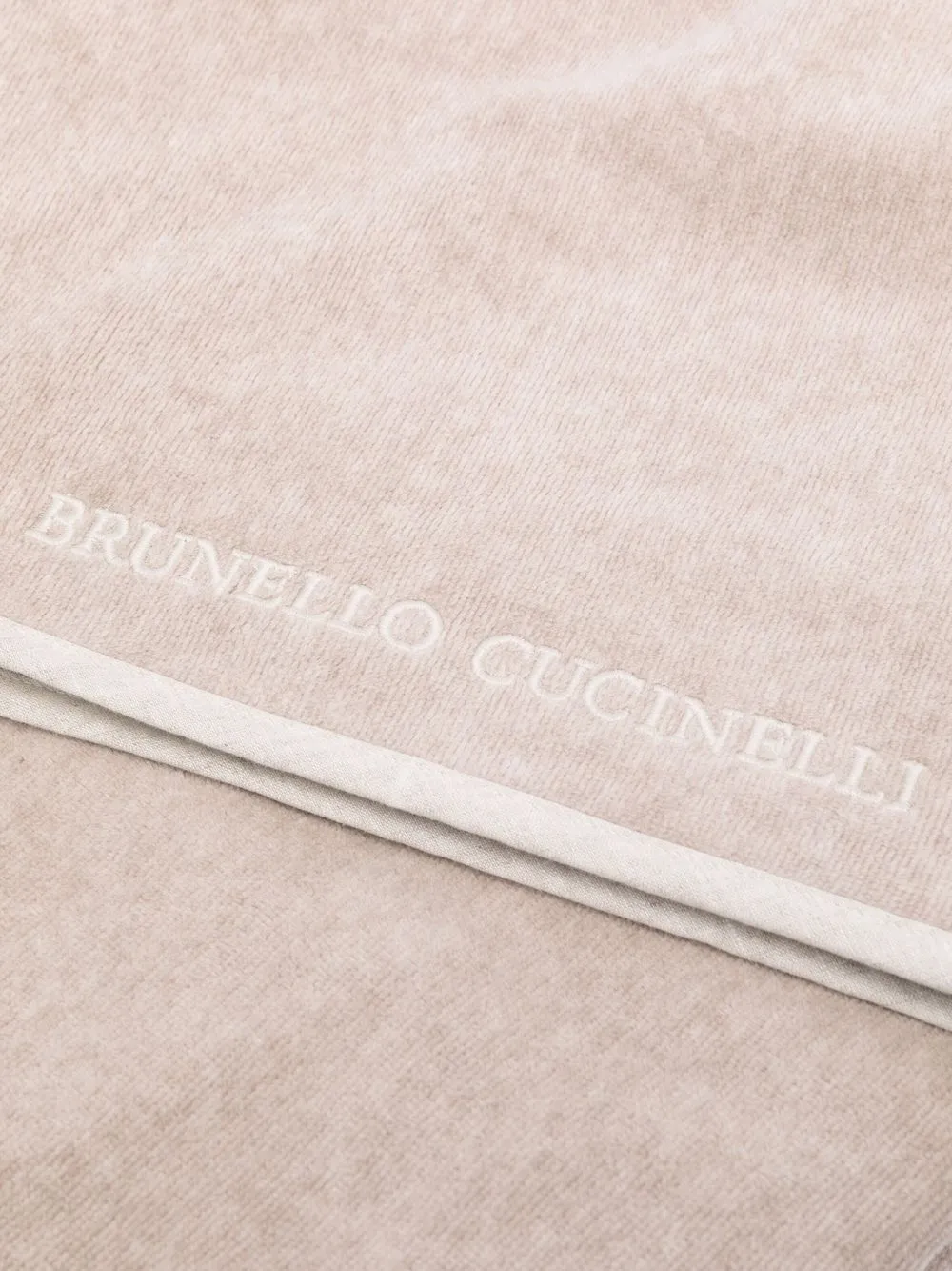 фото Brunello cucinelli полотенце с вышитым логотипом