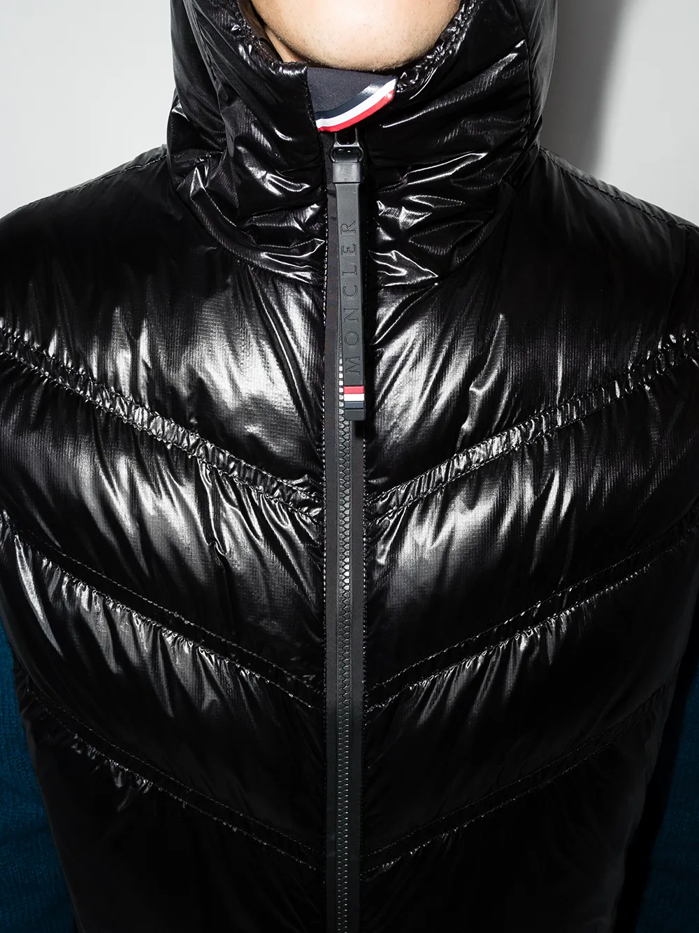 фото Moncler grenoble стеганый жилет с узором шеврон