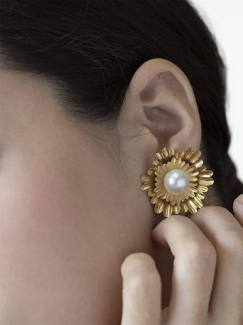 Irene Neuwirth 18K yellow gold Super Bloom pearl earrings | Image 2