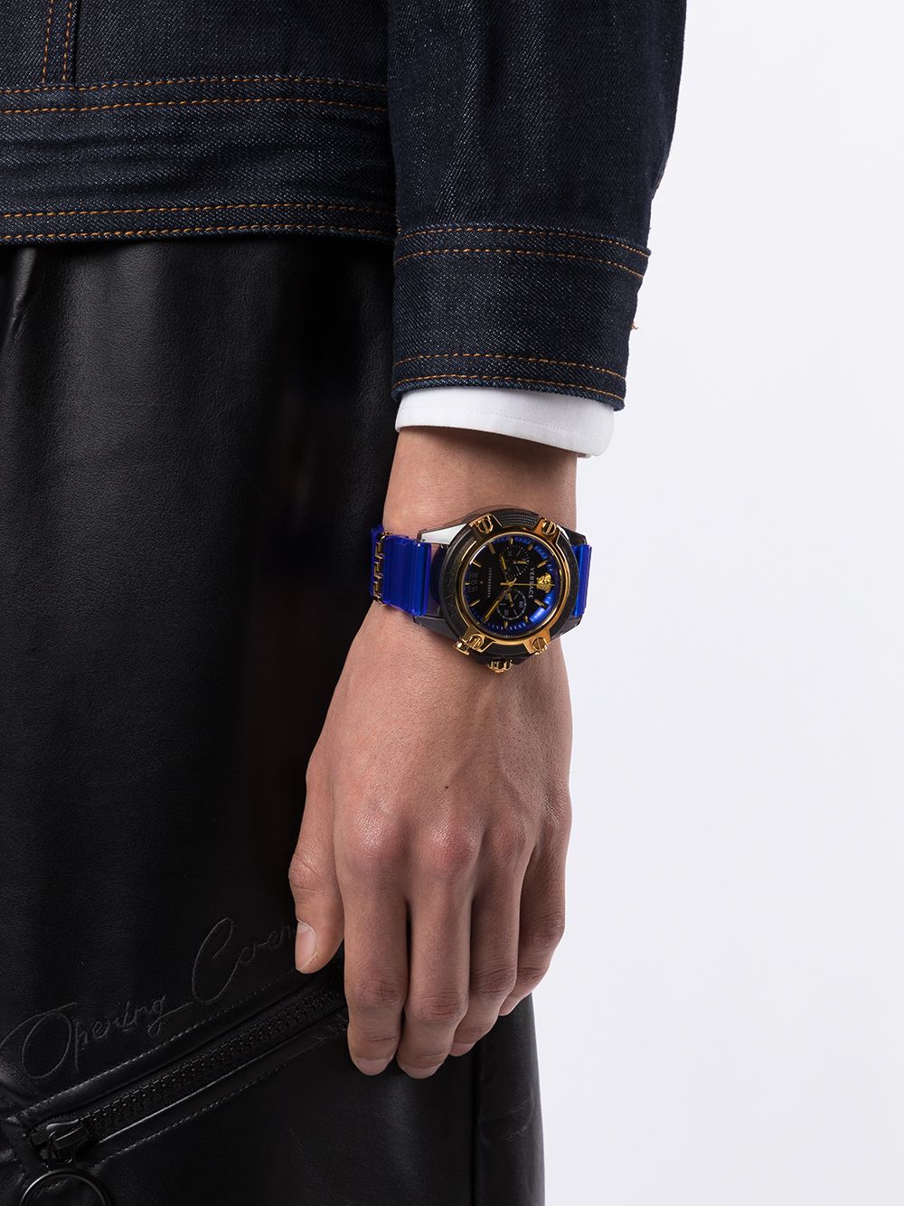 фото Versace наручные часы icon active 44 мм