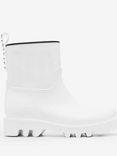 RED(V) stud-detail boots
