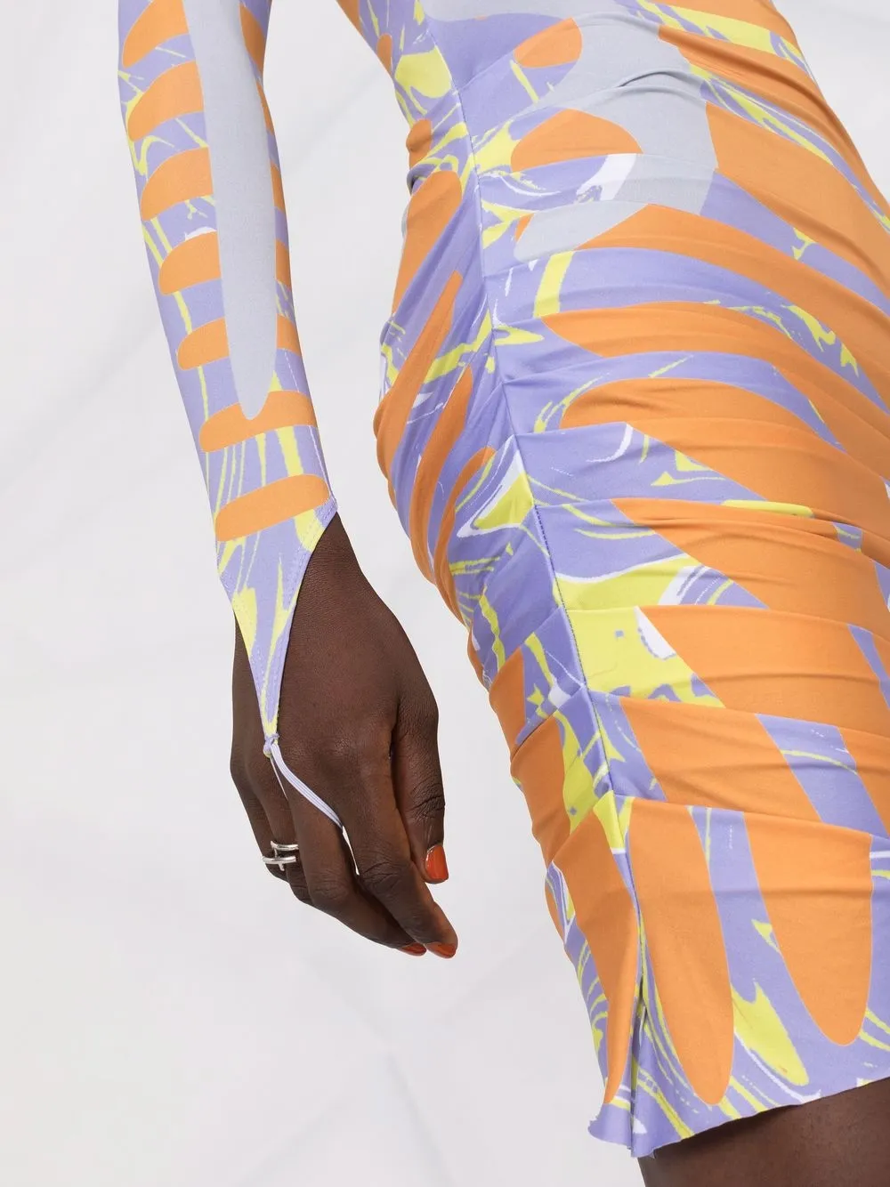 фото Maisie wilen платье асимметричного кроя с абстрактным принтом