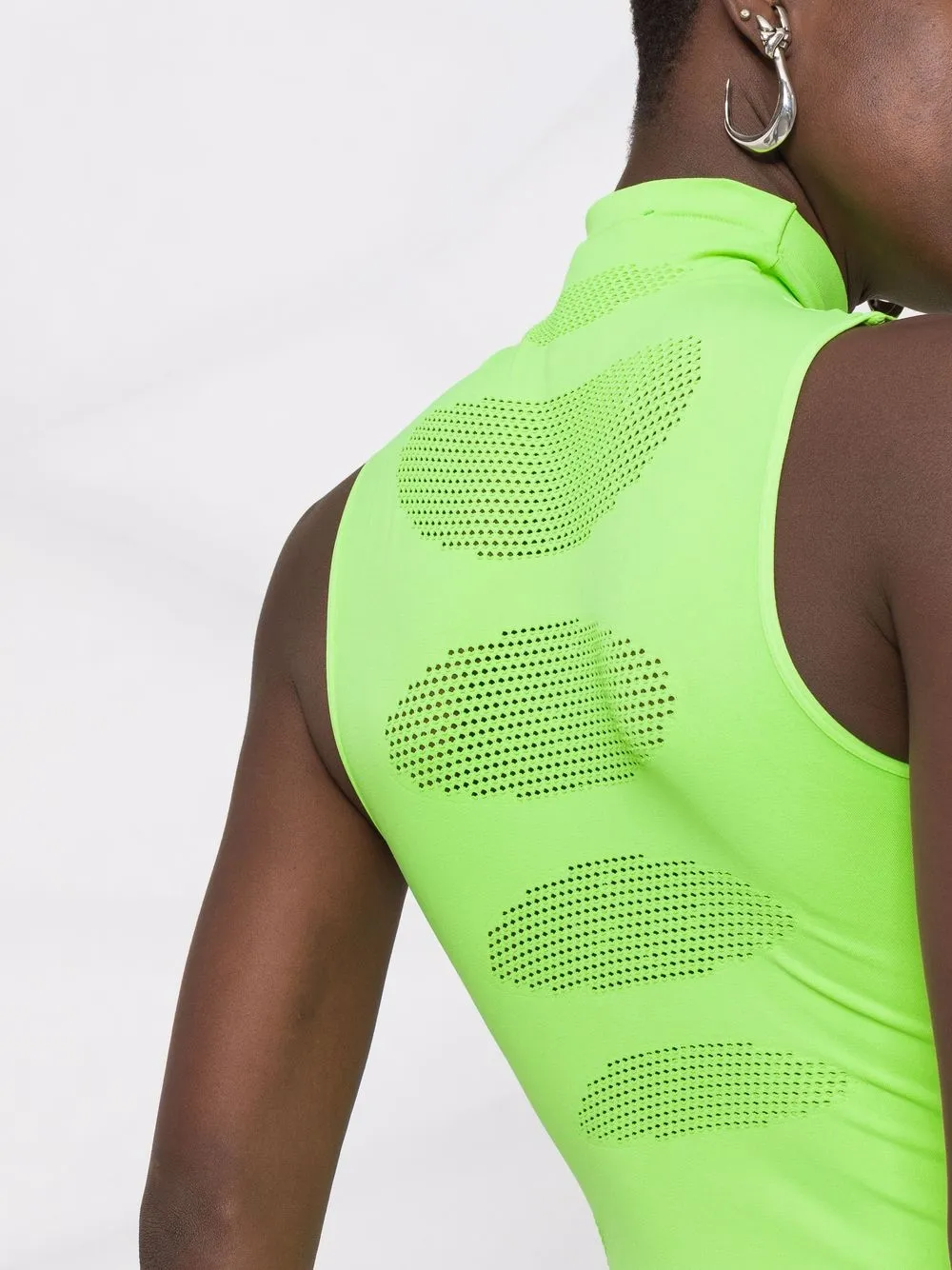 фото Maisie wilen платье с высоким воротником и перфорацией