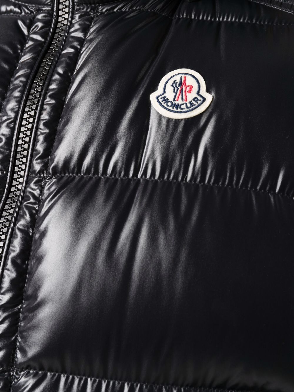 фото Moncler жилет на молнии с нашивкой-логотипом