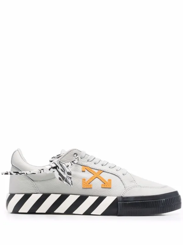Off-White Farfetch.Portal.Infrastructure.CrossCutting.ExperienceWebGateway.Variation.TextDescription  - Farfetch