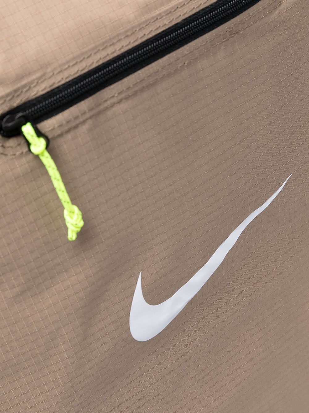 фото Nike сумка-тоут stash с вышивкой