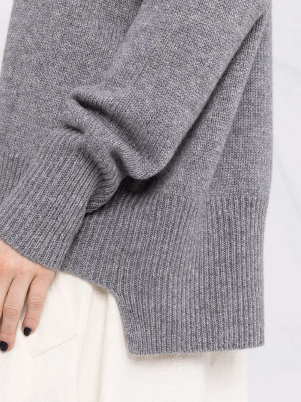 lisa yang mila sweater
