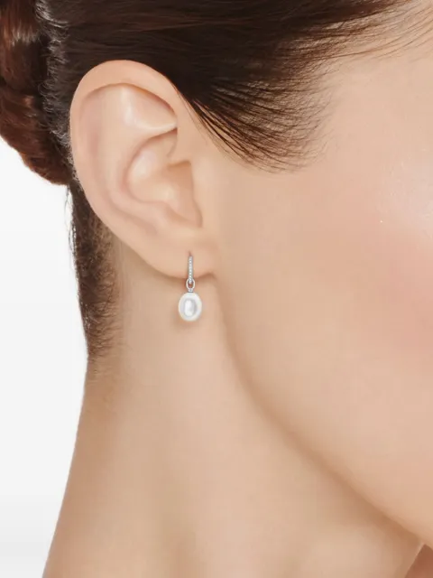 Kiki McDonough 18kt white gold Classics diamond and pearl earrings