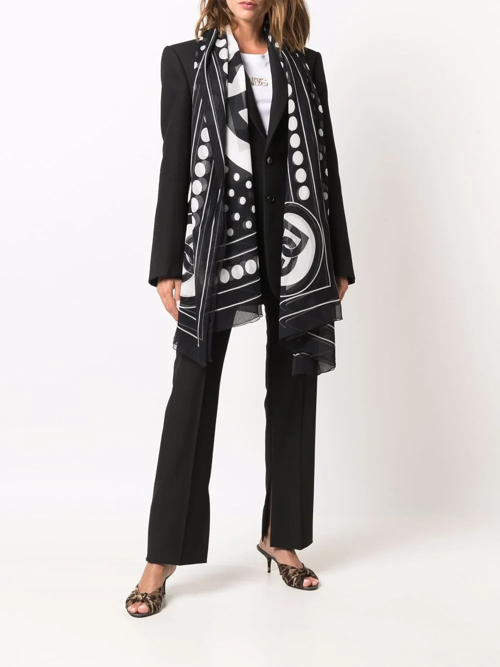 фото Dolce & gabbana шелковый платок в горох с логотипом