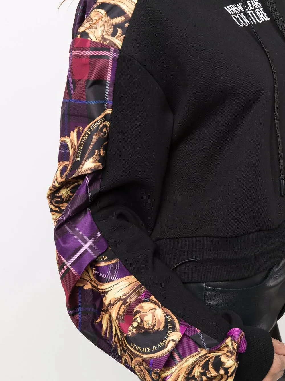 фото Versace jeans couture худи с принтом barocco