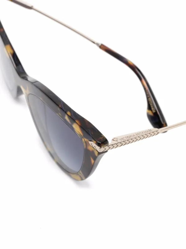 Victoria Beckham Eyewear VB621S Cat Eye Frame Sunglasses