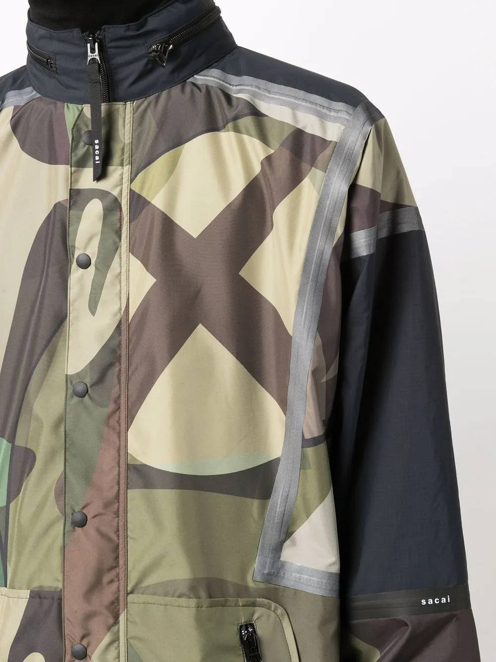 sacai Windjack met camouflageprint Groen