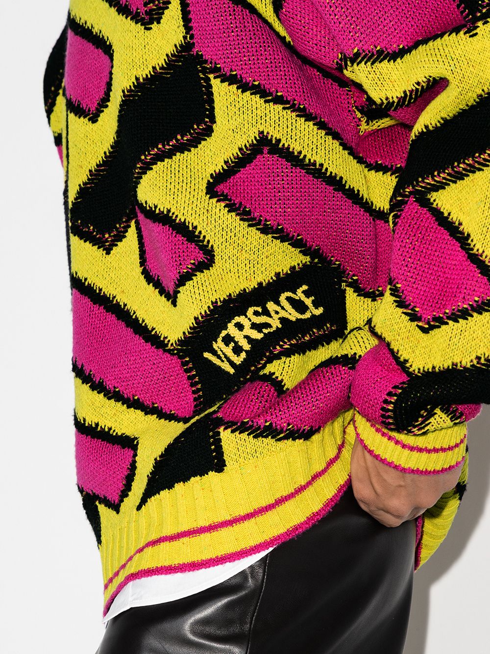 фото Versace жаккардовый джемпер с узором la greca