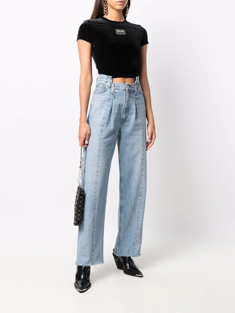 фото Versace jeans couture укороченная футболка с нашивкой-логотипом