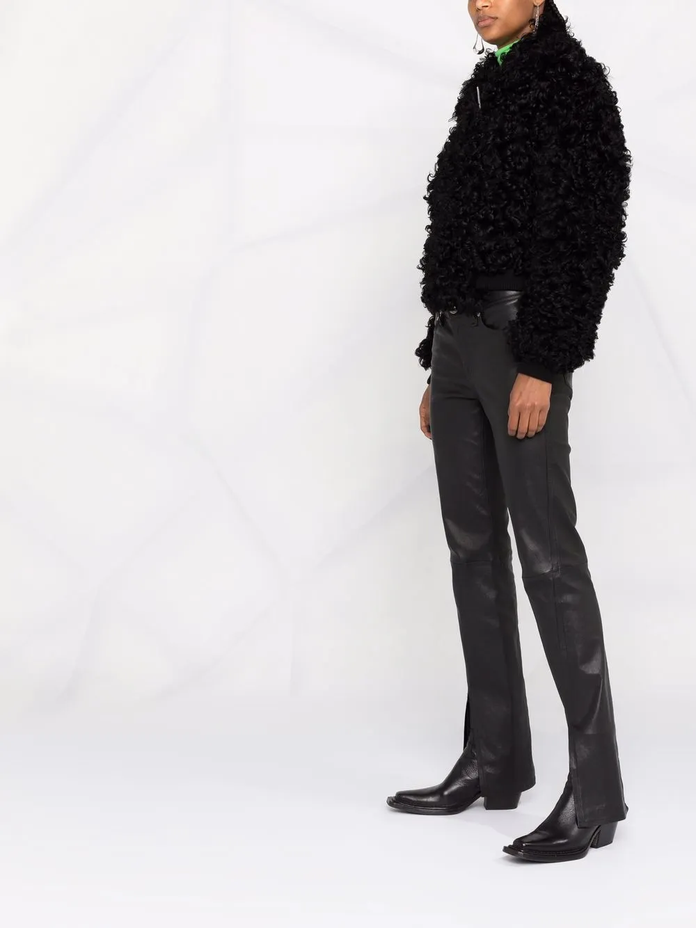 фото Bottega veneta укороченная куртка-бомбер из овчины