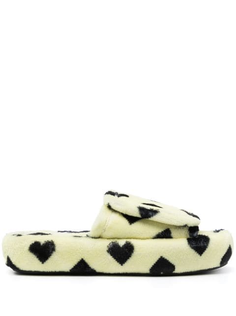 Natasha Zinko Slippers met hartprint