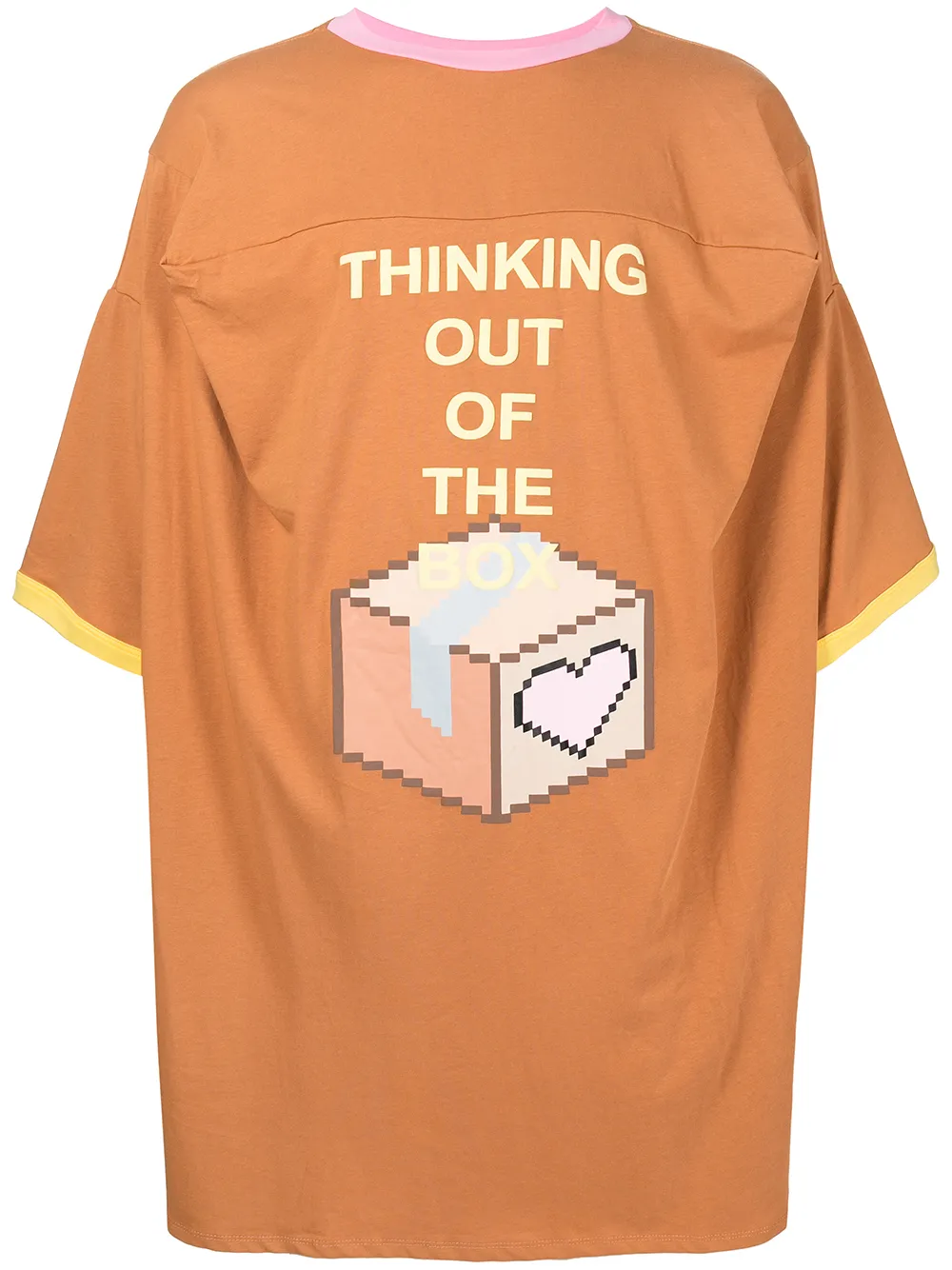 

Natasha Zinko playera Thinking Out Of The Box - Naranja