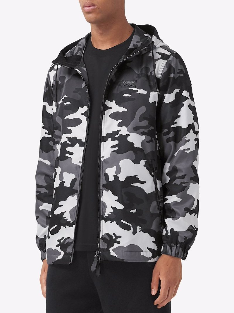 Burberry camouflage-print hooded jacket black | MODES