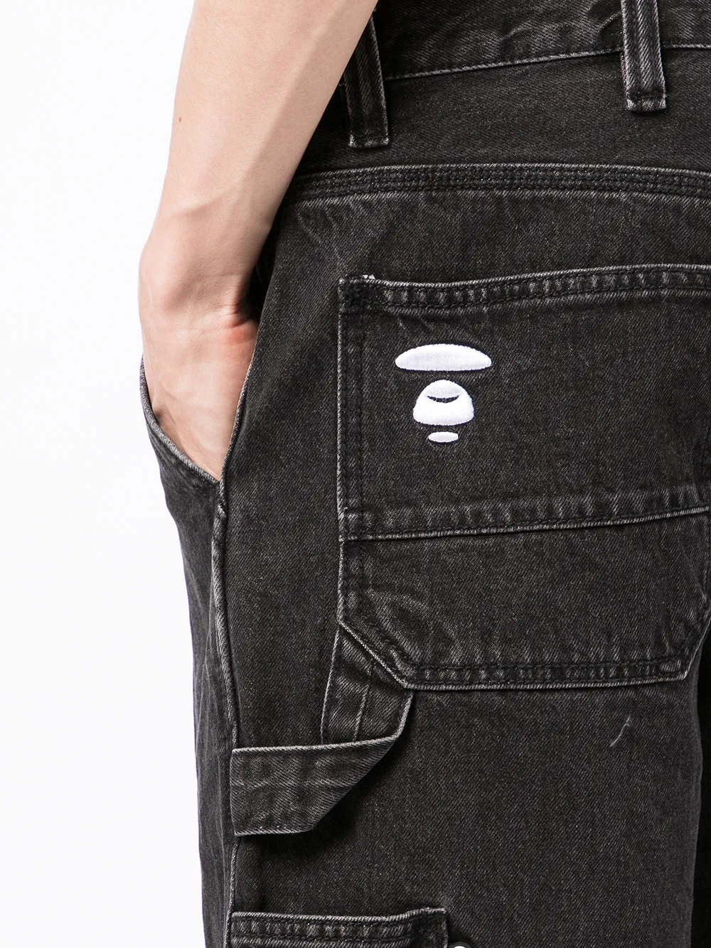 фото Aape by *a bathing ape® джинсовые шорты с вышитым логотипом