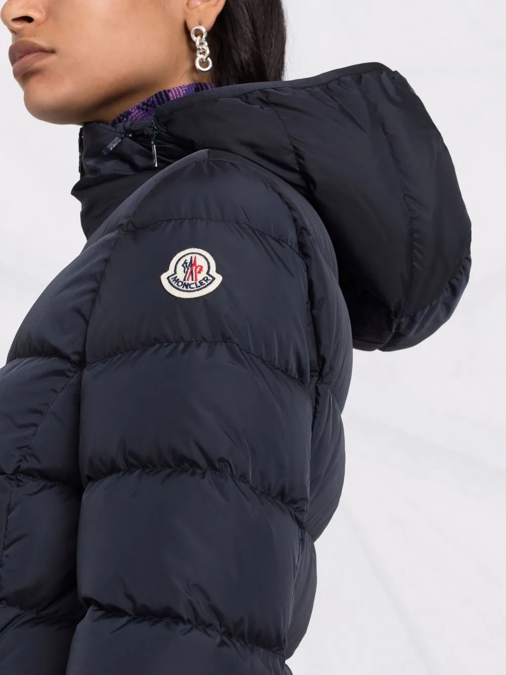 фото Moncler пуховик с нашивкой-логотипом